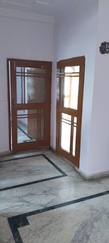 Room in 2 BHK Independent House at Gomti Nagar – for Rent