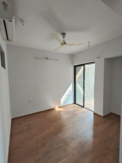 2.5 BHK + Pooja Room,Extra Room Apartment For Rent in Lodha Lakeshore Greens