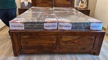 Bedroom in 2 BHK Builder Floor at Sushant Vyapaar Kendra, Sector 43 – for Rent