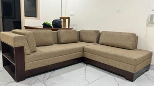 Living Room in 2 BHK Builder Floor at Sushant Vyapaar Kendra, Sector 43 – for Rent