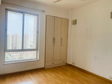 Room in 2 BHK Apartment at M3M Skywalk, Sector 74 – for Rent
