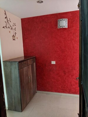 Room in 4 BHK Apartment at Jaypee Kalypso Court, Sector 128 – for Rent