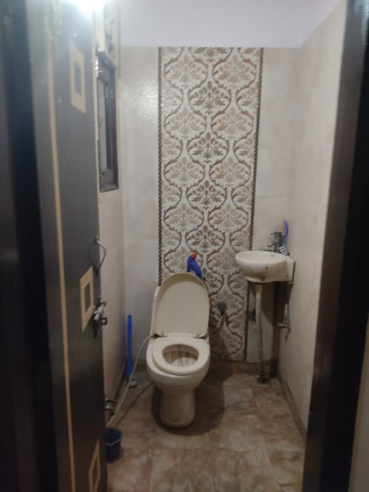 Bathroom, shakti khand iv 2 Bedroom 1050 Sq.Ft. Builder Floor In Shakti Khand iv Ghaziabad 9809390