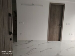 Room in 2.5 BHK Builder Floor at Smart World Gems, Sector 89 – for Rent