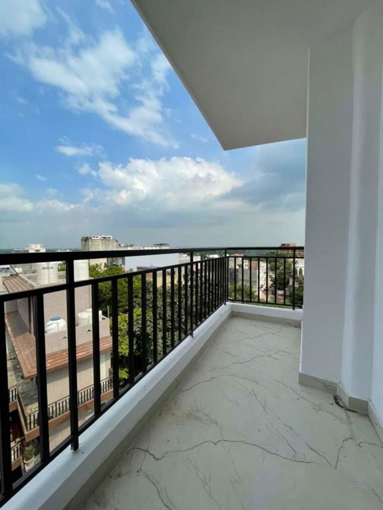 Balcony, freedom fighters enclave 1 Bedroom 450 Sq.Ft. Builder Floor In Freedom Fighters Enclave Delhi 9809408