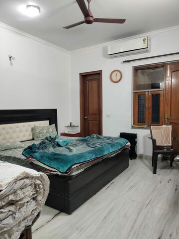 Bedroom in 2 BHK Builder Floor at DLF City Phase IV, Dlf Phase iv – for Rent