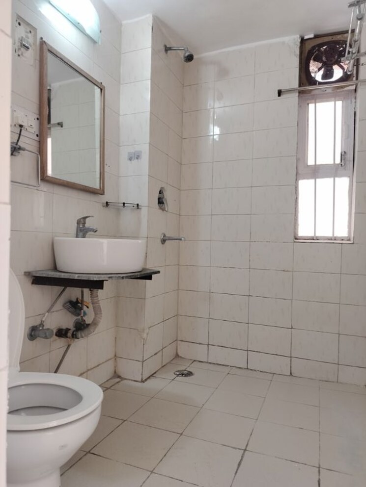 Bathroom, vasant kunj 2 Bedroom 1100 Sq.Ft. Apartment In Vasant Kunj Delhi 9809455