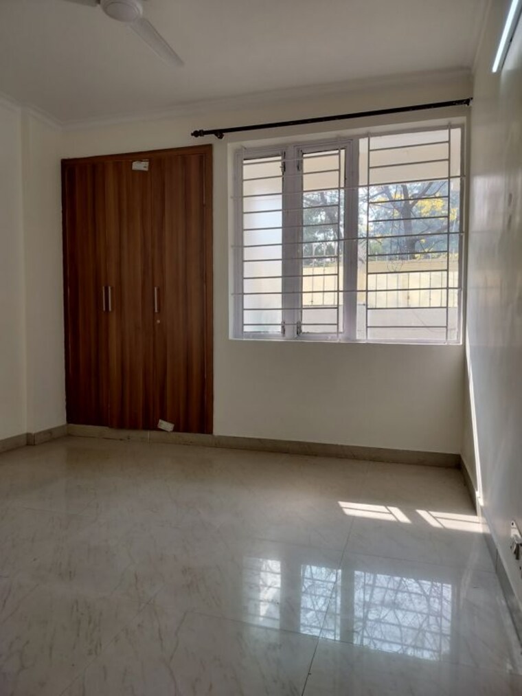 Room, vasant kunj 2.5 Bedroom 1200 Sq.Ft. Apartment In Vasant Kunj Delhi 9809475