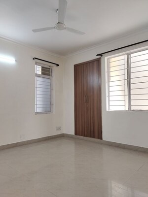 Room in 2.5 BHK Apartment at Vasant Kunj – for Sale