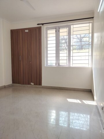 Room in 2.5 BHK Apartment at Vasant Kunj – for Sale