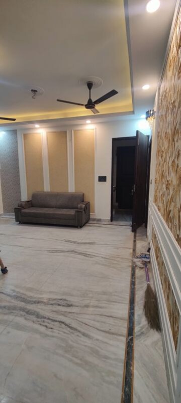 Living Room in 3 BHK Builder Floor at Green Fields Colony – for Sale