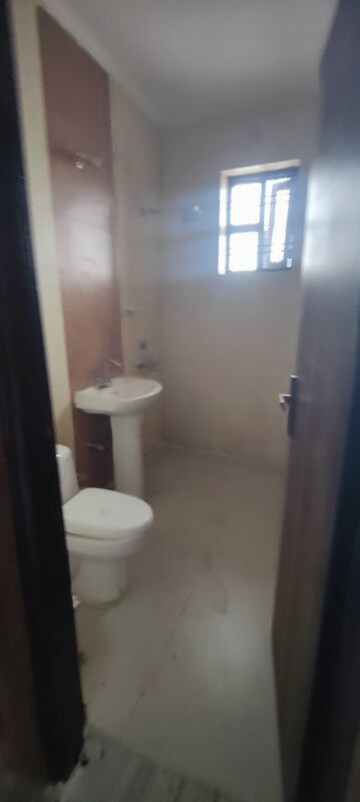 Bathroom in 3 BHK Builder Floor at Green Fields Colony – for Sale