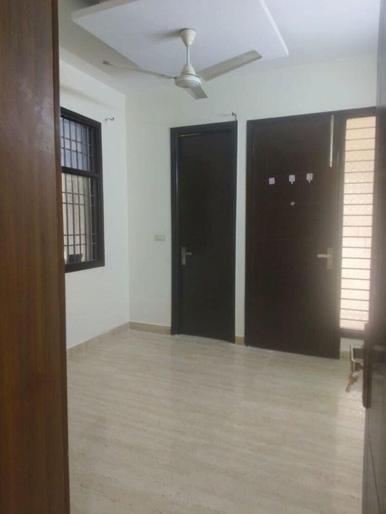 Room, saket 3 Bedroom 1400 Sq.Ft. Builder Floor In Saket Delhi 9809520