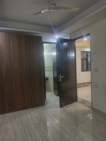 Room in 3 BHK Builder Floor at Saket – for Rent