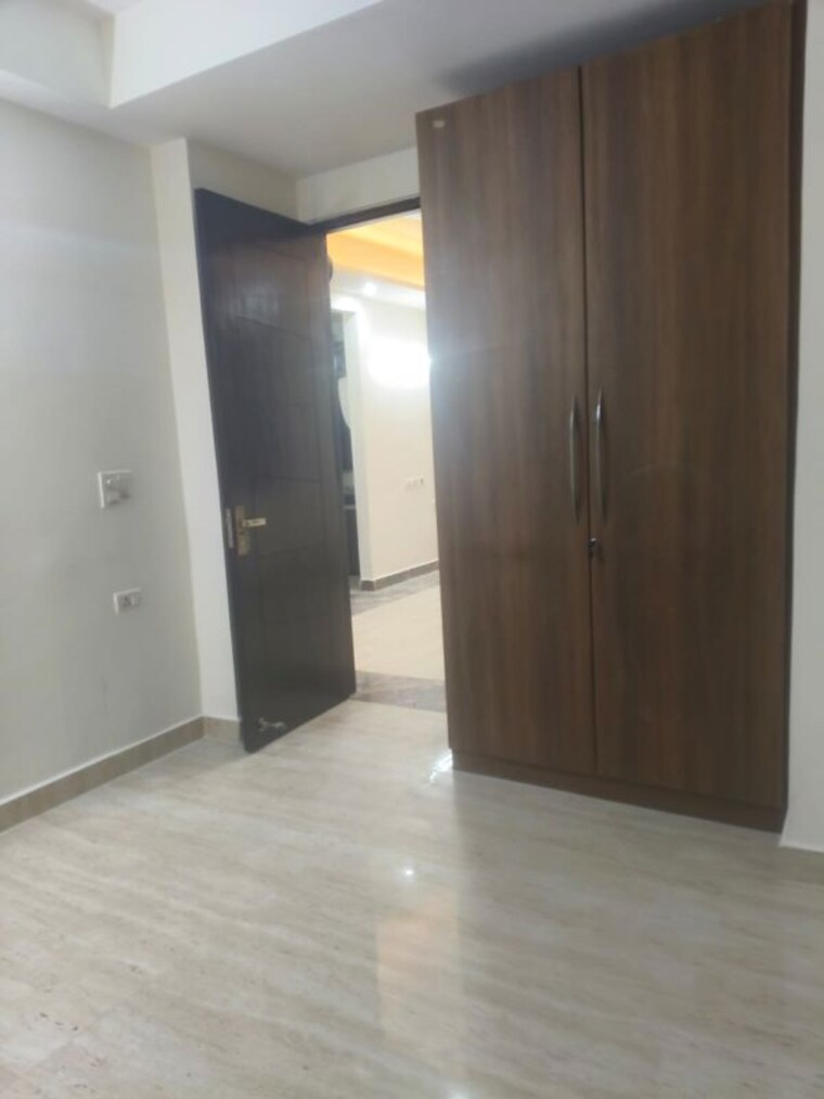 Room, saket 3 Bedroom 1400 Sq.Ft. Builder Floor In Saket Delhi 9809520