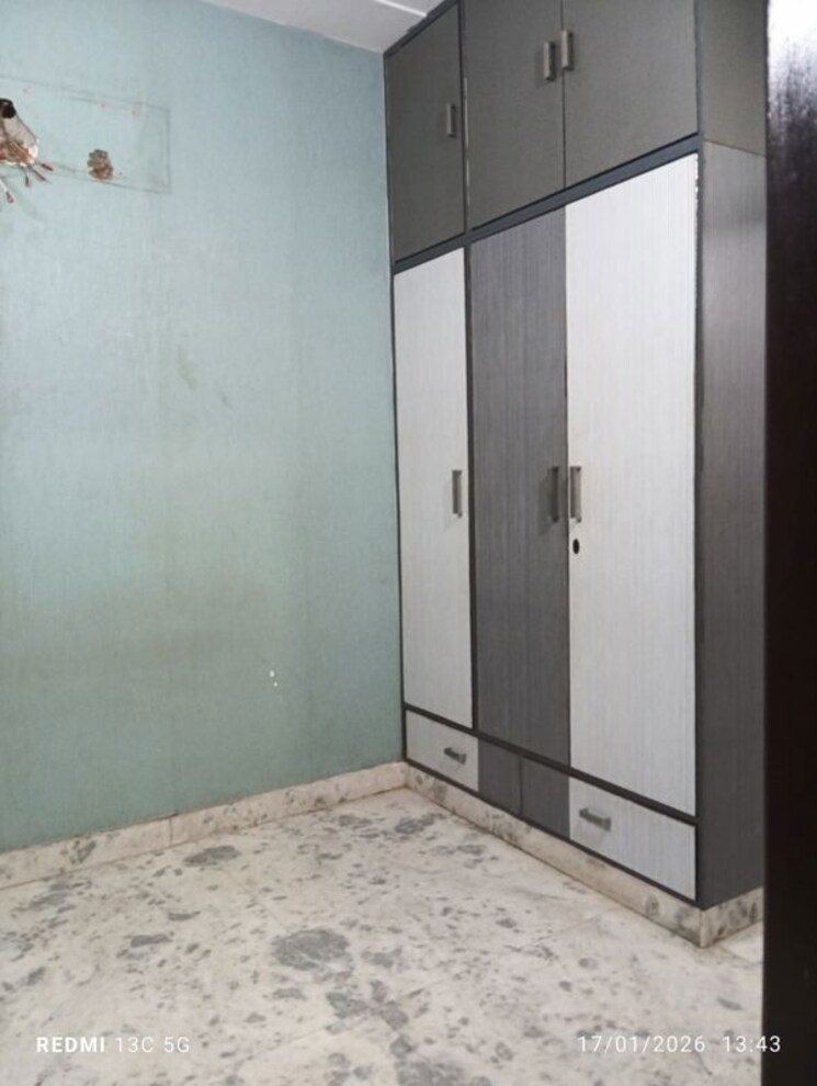Room, rohini sector 25 1 Bedroom 400 Sq.Ft. Builder Floor In Rohini Sector 25 Delhi 9809535