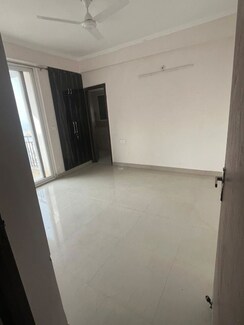 3 BHK + Extra Room Apartment For Rent in Amrapali Golf Homes