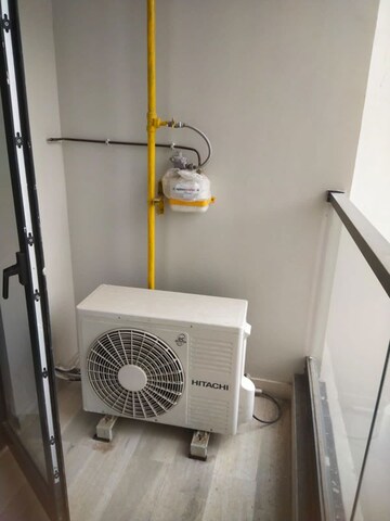 Furnished Amenities in 3.5 BHK Apartment at M3M Skywalk, Sector 74 – for Rent