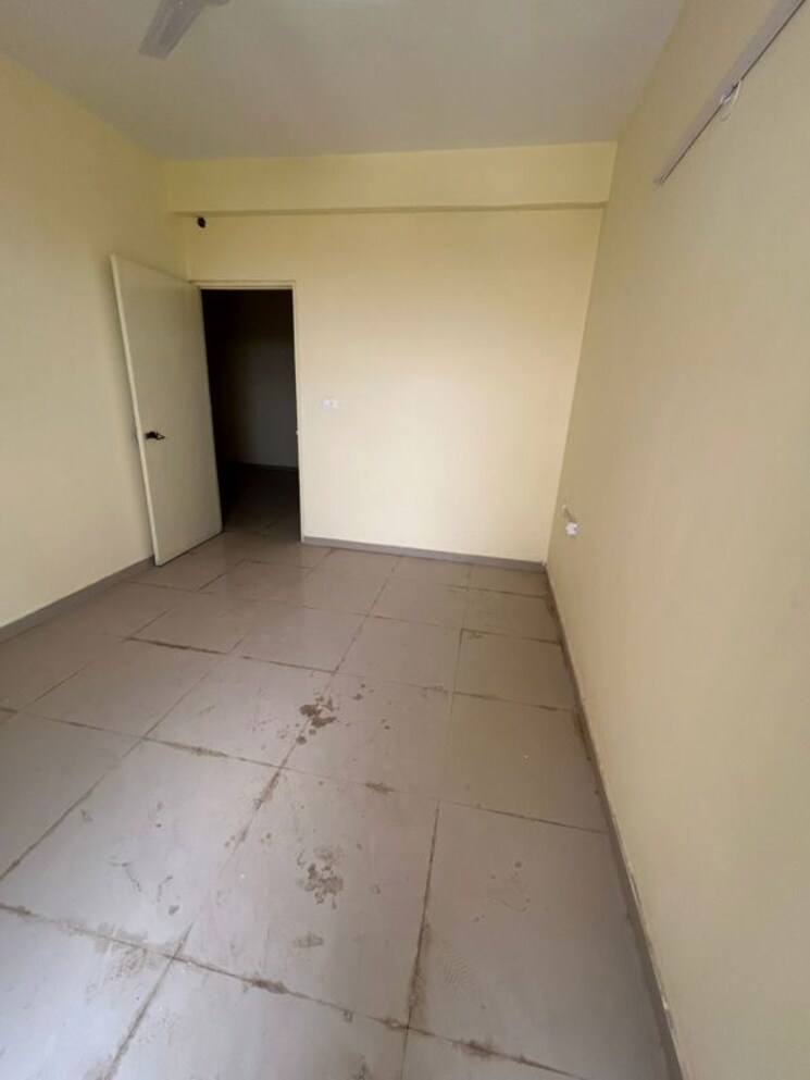 Room, pyramid-pride 2 Bedroom 578 Sq.Ft. Apartment In Sector 76 Gurgaon 9809586