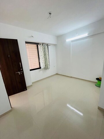 Room in 1 BHK Apartment at Oxy Beaumonde, Viman Nagar – for Rent