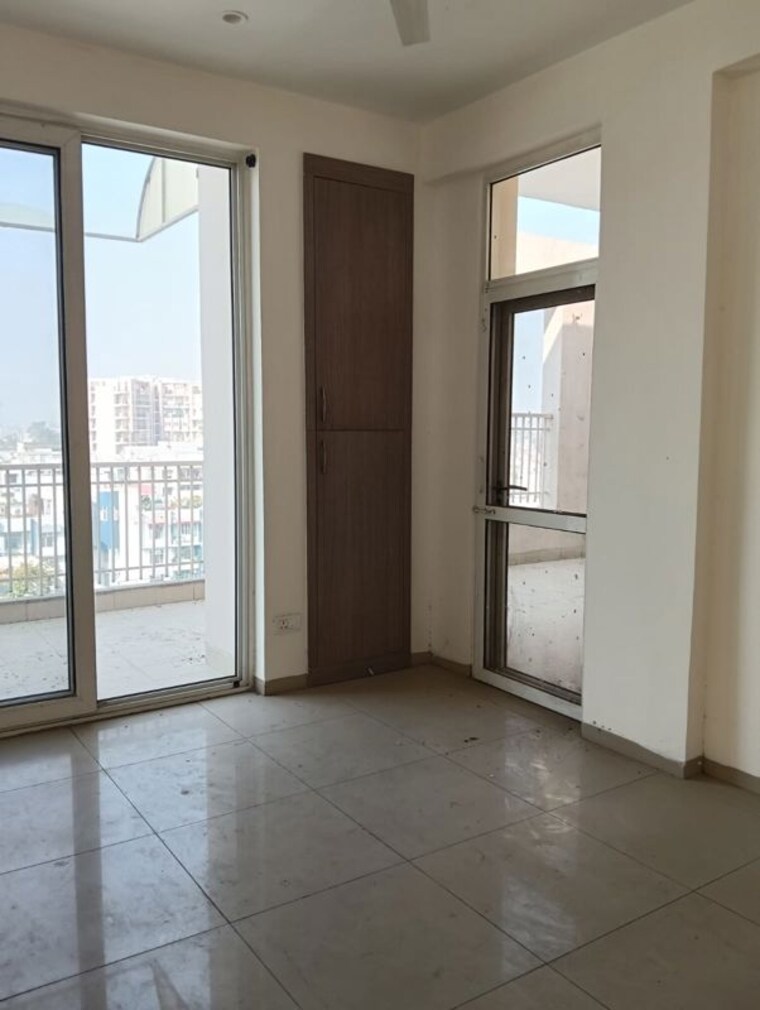 Room, dhakoli 4 Bedroom 1900 Sq.Ft. Apartment In Dhakoli Zirakpur 9809568