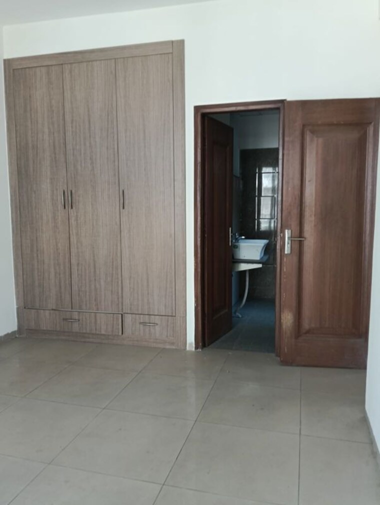 Room, dhakoli 4 Bedroom 1900 Sq.Ft. Apartment In Dhakoli Zirakpur 9809568