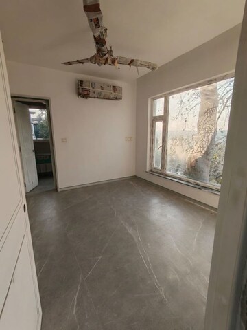 Room in 2 BHK Apartment at Vasant Vihar – for Rent