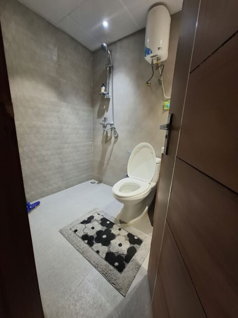 Bathroom, tulip-yellow 3 Bedroom 1704 Sq.Ft. Apartment In Sector 69 Gurgaon 9809623
