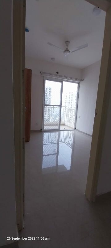 Room in 2 BHK Apartment at Mahagun Mantra II, Sector 10 Greater Noida – for Rent