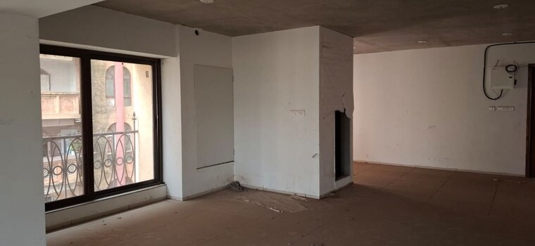 Room, narayan-krupal-pathshala Commercial Office Space 6000 Sq.Ft. In Ambawadi Ahmedabad 9809637