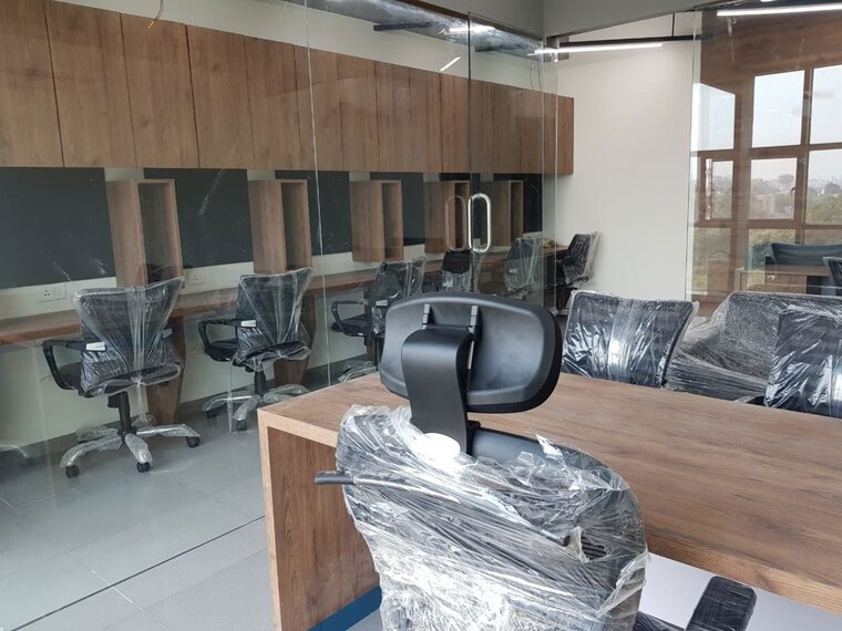 Team Area, thaltej Commercial Office Space 850 Sq.Ft. In Thaltej Ahmedabad 9809682