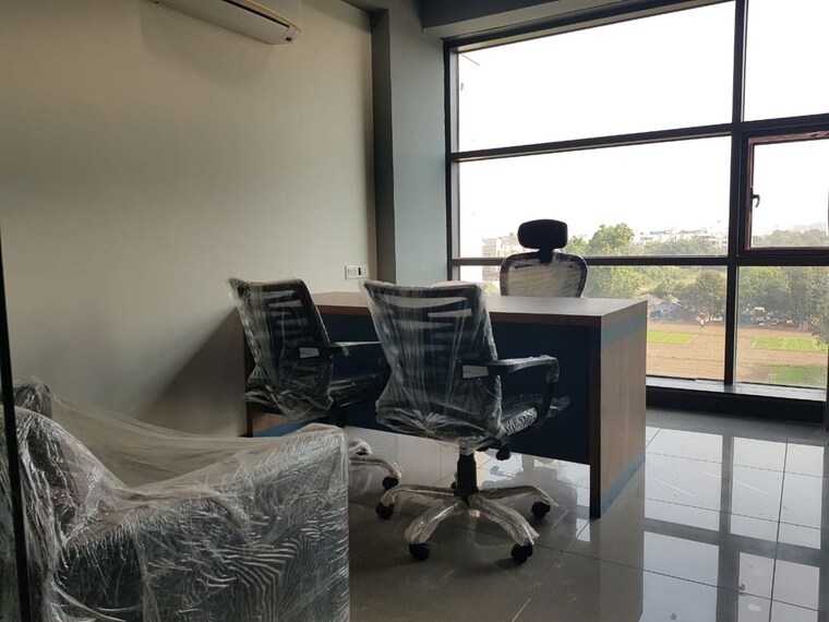 Team Area, thaltej Commercial Office Space 850 Sq.Ft. In Thaltej Ahmedabad 9809682