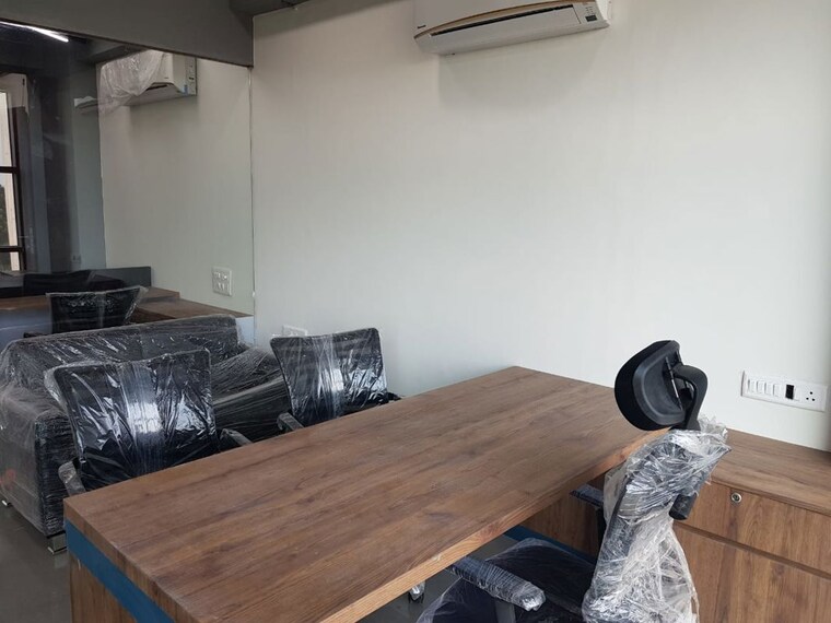 Team Area, thaltej Commercial Office Space 850 Sq.Ft. In Thaltej Ahmedabad 9809682