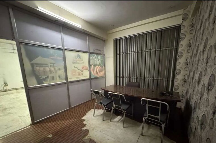 Team Area, hazratganj Commercial Office Space 2152 Sq.Ft. In Hazratganj Lucknow 9809722