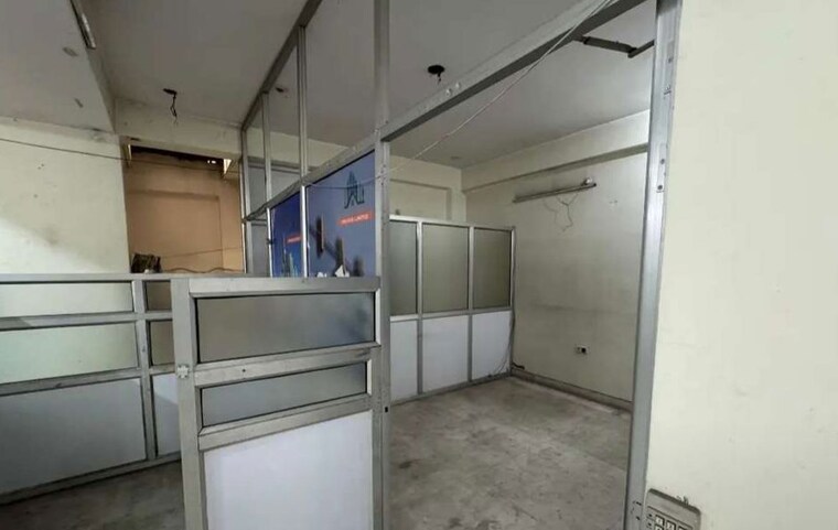 Team Area, hazratganj Commercial Office Space 2152 Sq.Ft. In Hazratganj Lucknow 9809722