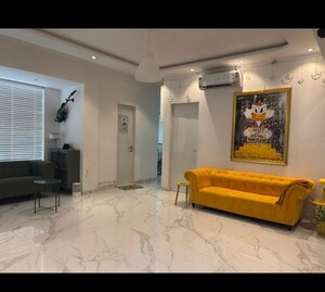 4 BHK Apartment For Rent in Khar West