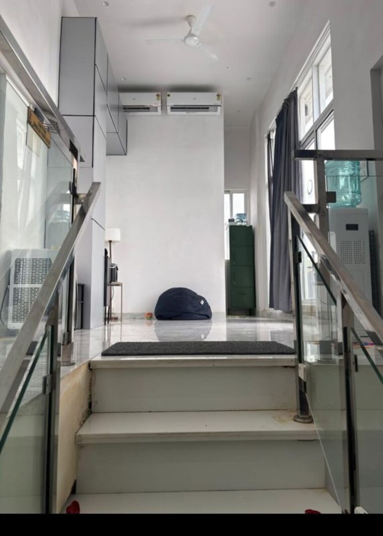 undefined, khar west 4 Bedroom 1200 Sq.Ft. Apartment In Khar West Mumbai 9809714