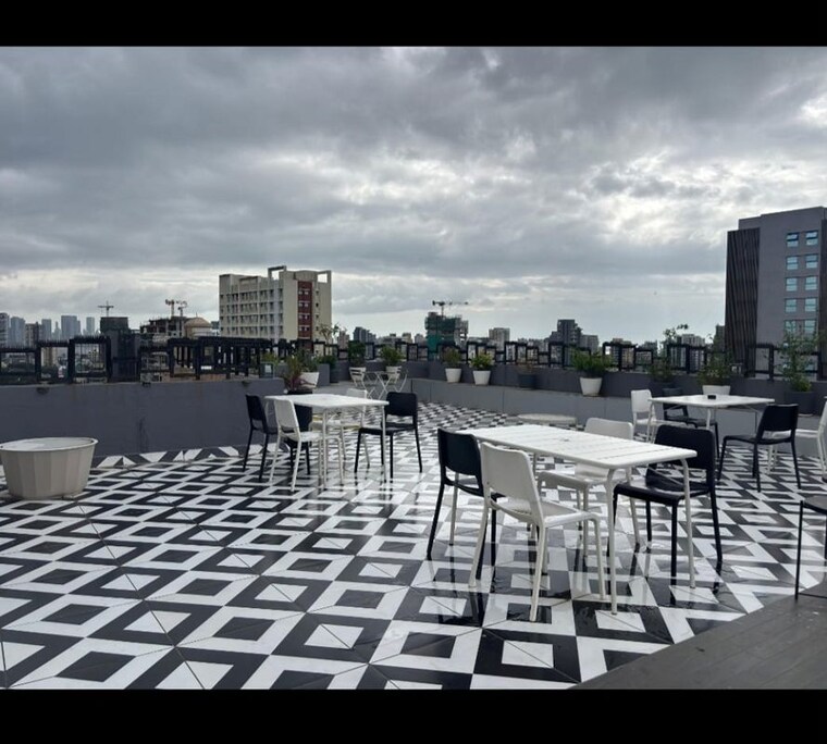 Exterior View, khar west 4 Bedroom 1200 Sq.Ft. Apartment In Khar West Mumbai 9809714