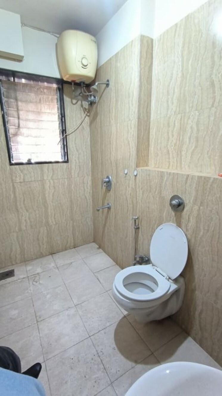 Bathroom, mermit-tower 2 Bedroom 900 Sq.Ft. Apartment In Lower Parel Mumbai 9809737