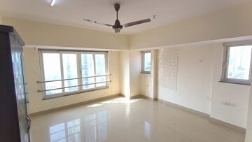 Room in 2 BHK Apartment at Mermit Tower, Lower Parel – for Rent