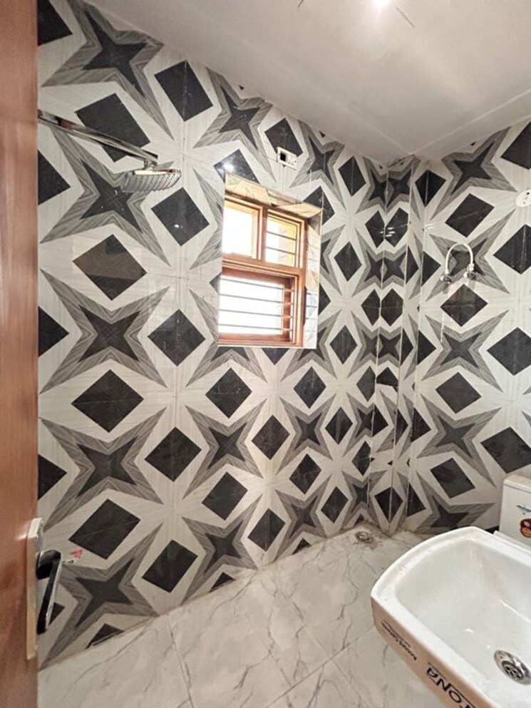 Bathroom, bptp-parklands 4 Bedroom 360 Sq.Yd. Builder Floor In Sector 76 Faridabad 9809742