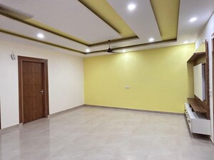 Room in 4 BHK Builder Floor at BPTP Parklands, Sector 76 – for Rent