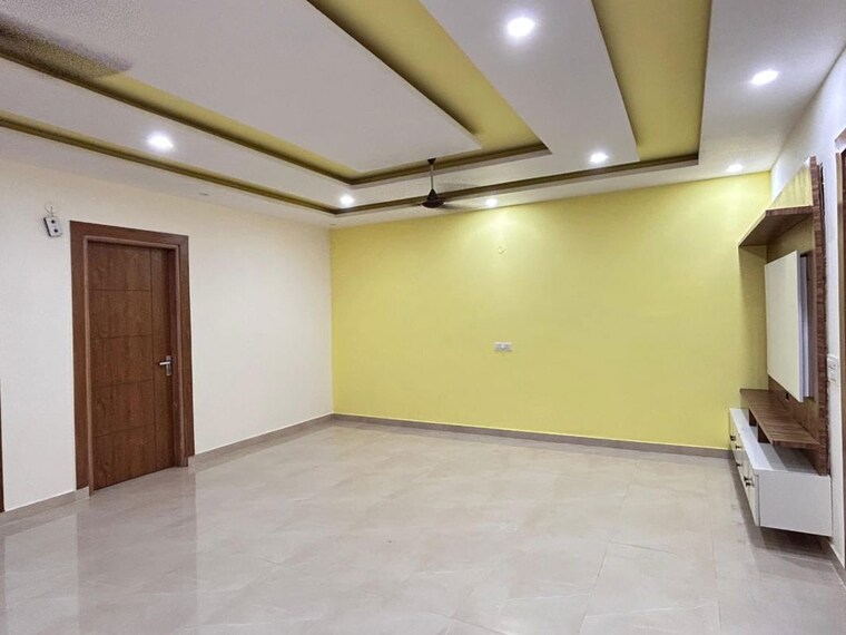 Room, bptp-parklands 4 Bedroom 360 Sq.Yd. Builder Floor In Sector 76 Faridabad 9809742