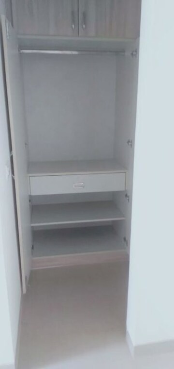 Furnished Amenities in 2.5 BHK Apartment at Emaar Emerald Estate, Sector 65 – for Rent