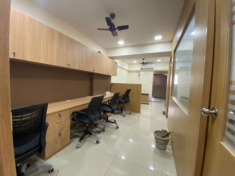 Team Area, shilp-epitome Commercial Office Space 696 Sq.Ft. In Bodakdev Ahmedabad 9809845