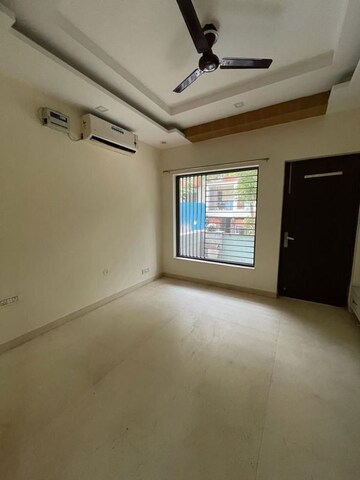 Room in 3 BHK Builder Floor at Nirvana Courtyard, Sector 50 – for Rent