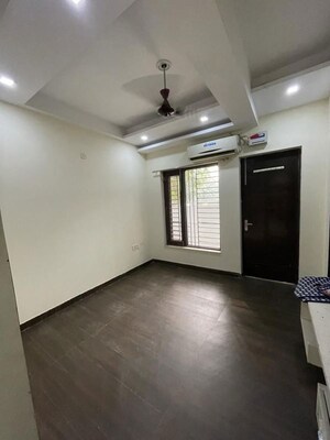 Room in 3 BHK Builder Floor at Nirvana Courtyard, Sector 50 – for Rent