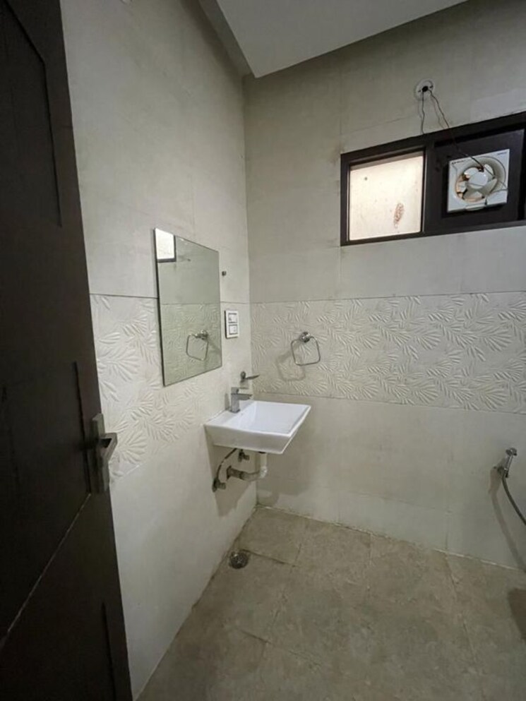 Bathroom, nirvana-courtyard 3.5 Bedroom 2200 Sq.Ft. Apartment In Sector 50 Gurgaon 9809909