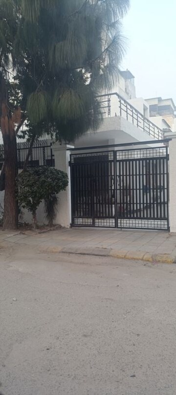  Plot For Sale in Anand Vihar