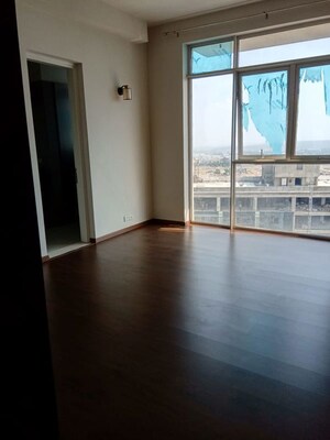 Room in 2.5 BHK Apartment at Unitech Harmony, Sector 50 – for Rent